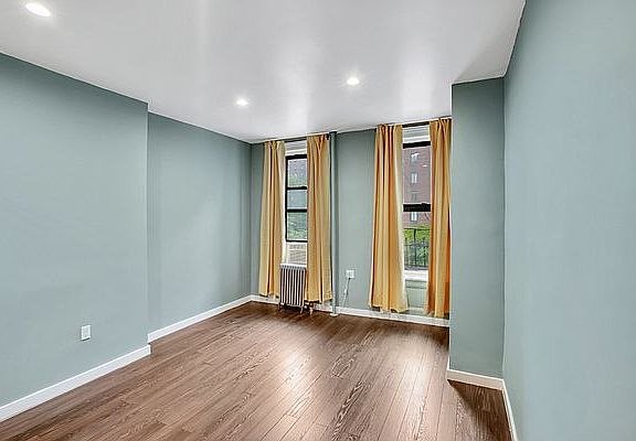4th image of 534 E 14th St APT 11