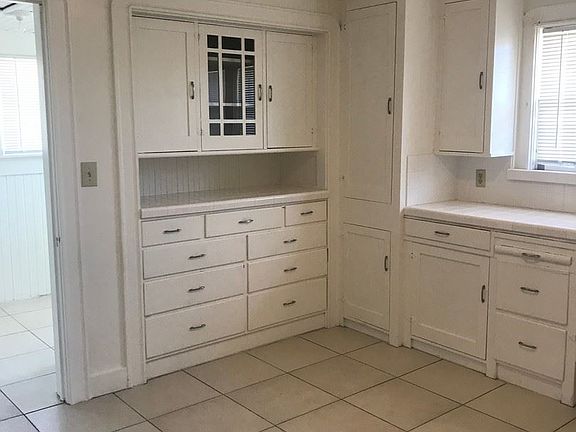 5th image of 1656 Broadway St