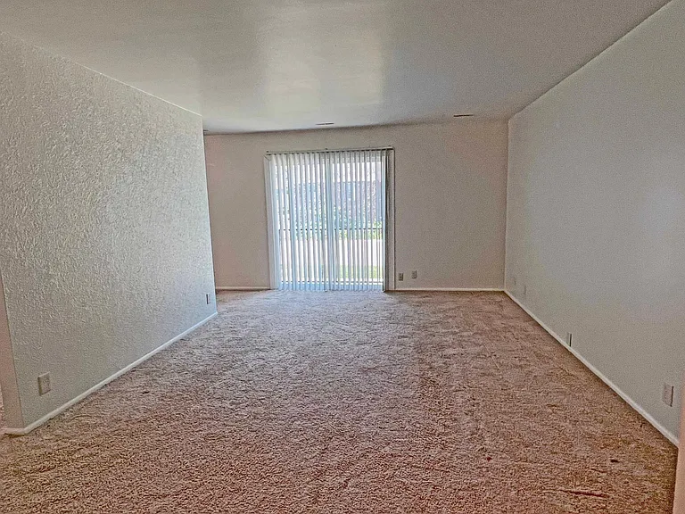 4903 California St #4 — Photo 3