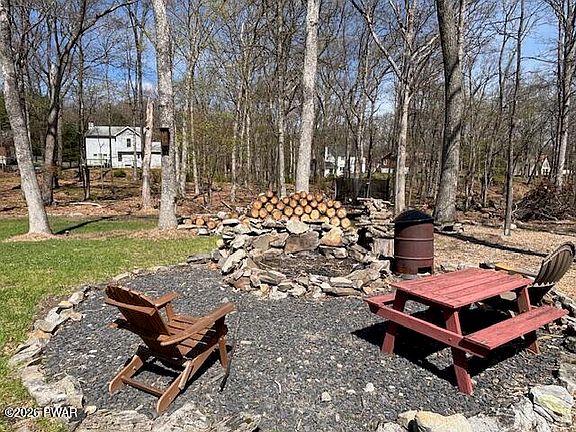3rd image of 267 Mountain Top Dr