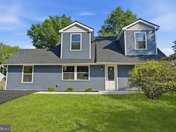 22 Peppermint Rd, Levittown, PA 19056