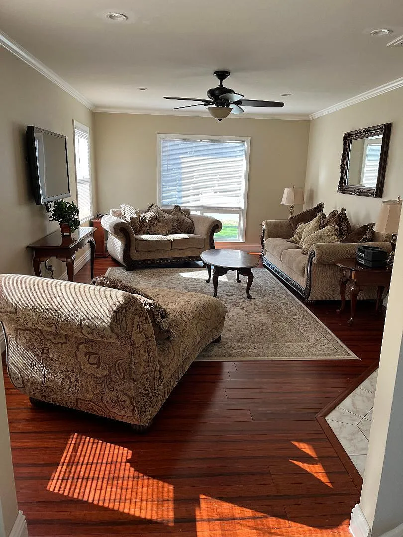2 bed, 2.5 bath, 1490 sqft, $5,600 — Photo 4