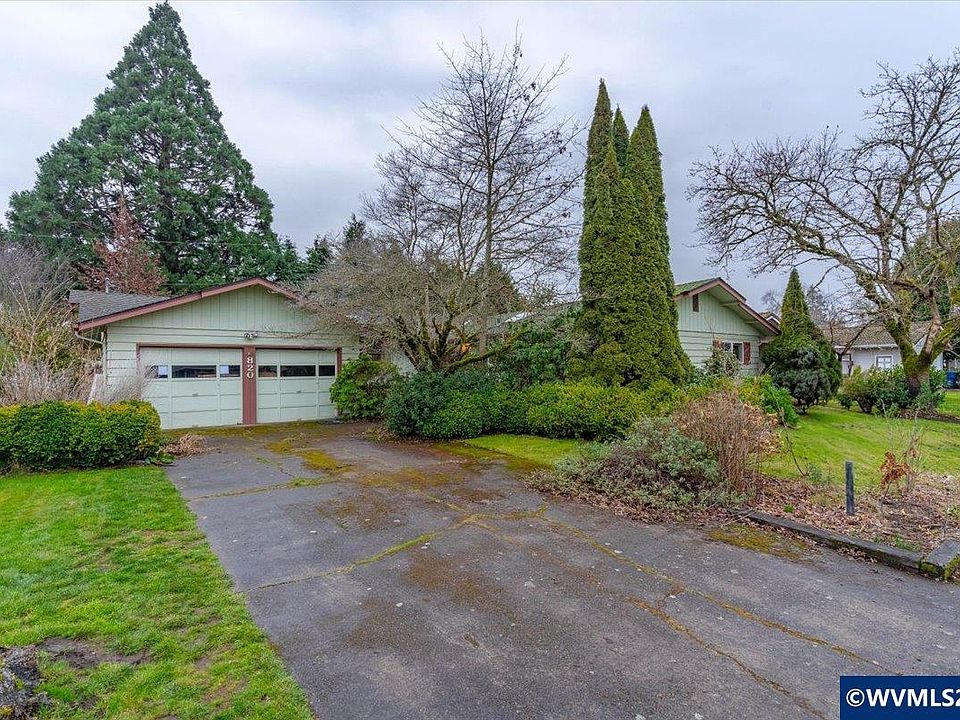 1st image of 820 Ivy Way NE