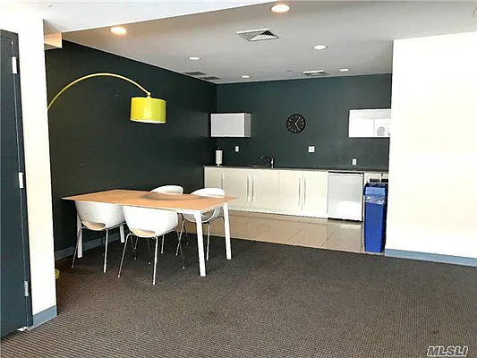 Sold by RE MAX Central Properties | media 7