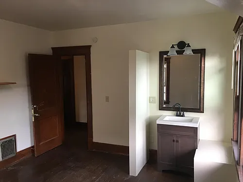 140 Winspear Ave Photo 1