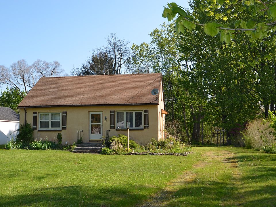 1st image of 17 Pleasant View Dr