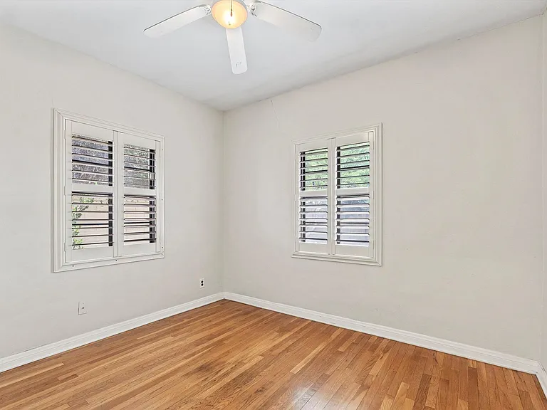 2727 E 6th St — Photo 32
