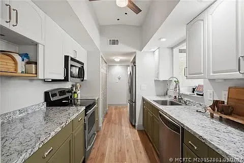 3 bed, 2.0 bath, 1721 sqft, $1,749 — Photo 4