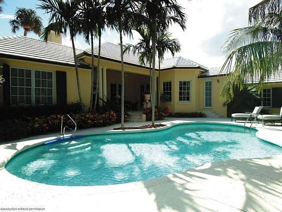 Backyard w/ pool
