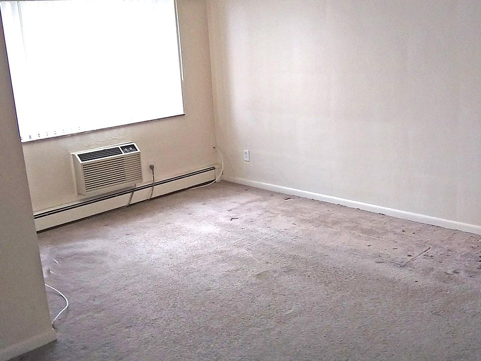1st image of 15610 Madison Ave APT 304