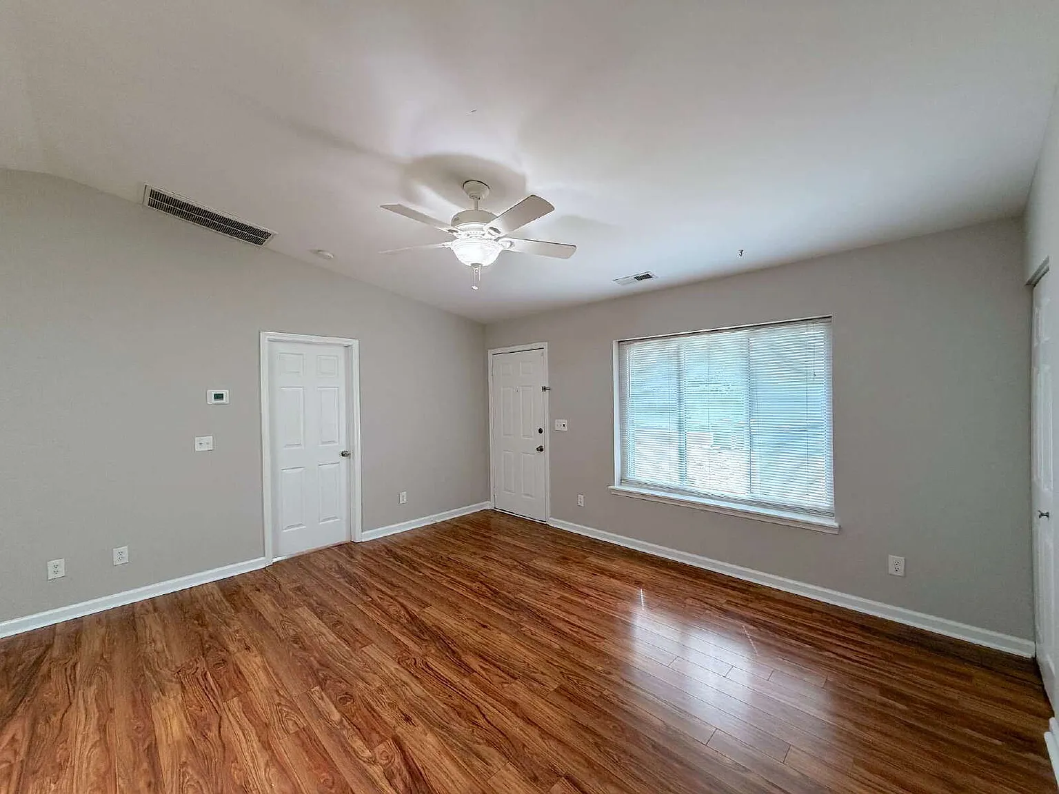 3 bed, 2.0 bath, 1250 sqft, $1,895 — Photo 4
