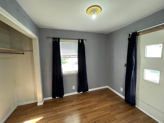 3rd image of 2930 Searles Ave