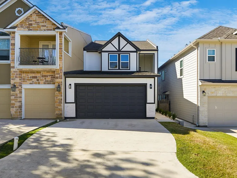111 Capetown Way — Photo 2