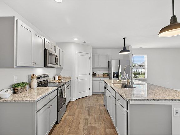 5th image of 345 Mesa Ct