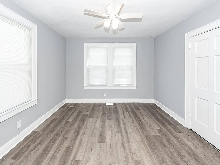 2620 Woodlawn Ave — Photo 7