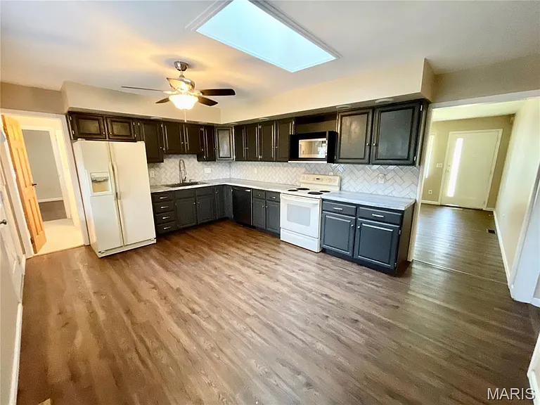208 Harvard Dr — Photo 16