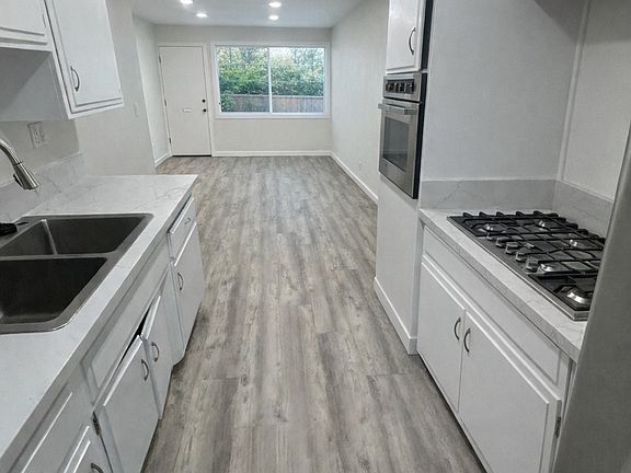 3rd image of 3349 Porter Ln