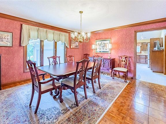 5th image of 497 Beaverbrook Dr