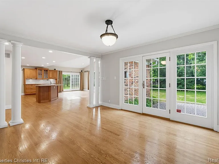 1688 Northlawn Blvd — Photo 9