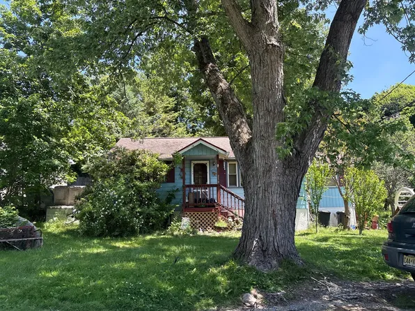 218 Squam Rd, Highland Lakes, NJ 07422