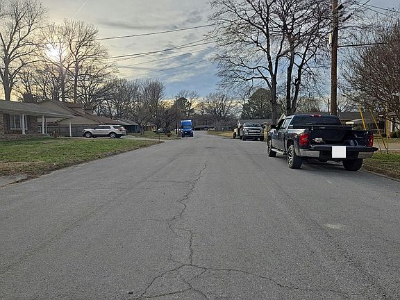 4th image of 1011 Sam Davis Rd