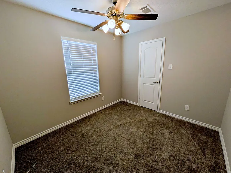 610 Craig St — Photo 9