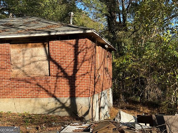 4th image of 395 Woodlawn Ave NW
