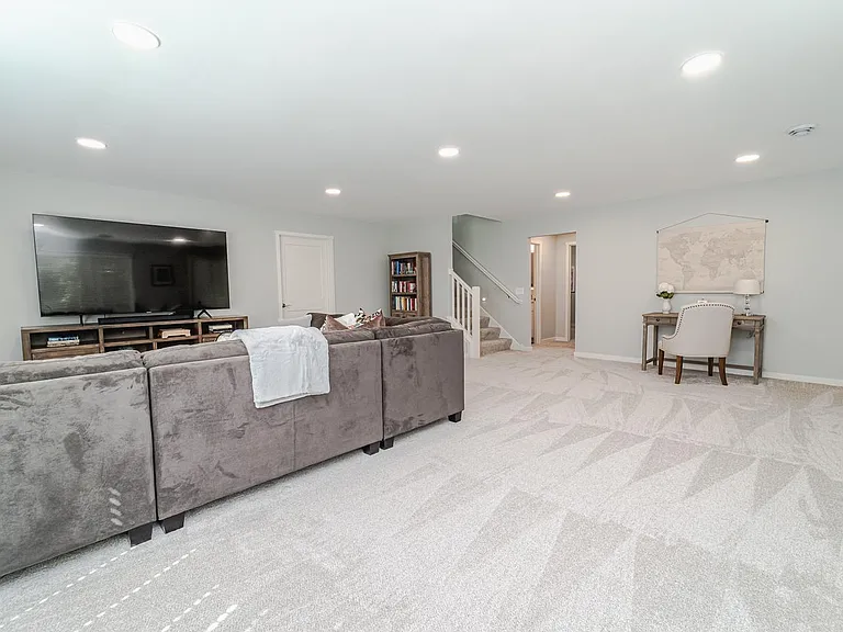 5175 Ranchview Ln N — Photo 31