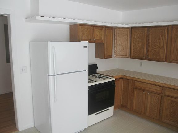 4th image of 147 Pleasant Ave