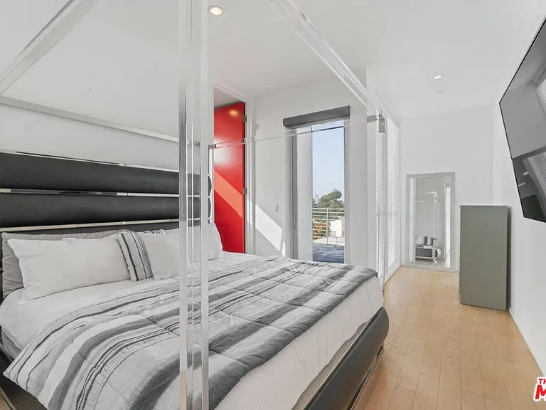 611 N Bronson Ave #10 — Photo 12