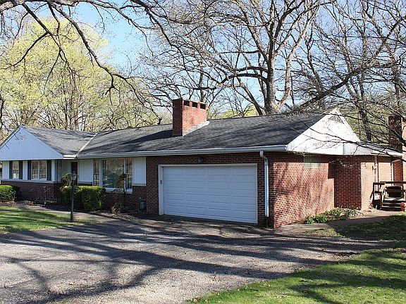 3rd image of 1100 Fondulac Dr