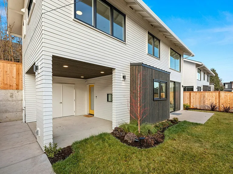 4809 N Kerby Ave — Photo 3