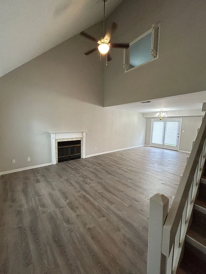 1909-1911 Greenleaves Court — Photo 1