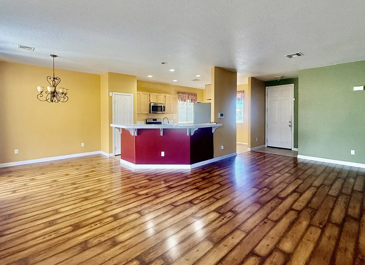 3 bed, 1433 sqft, $2,295 — Photo 4