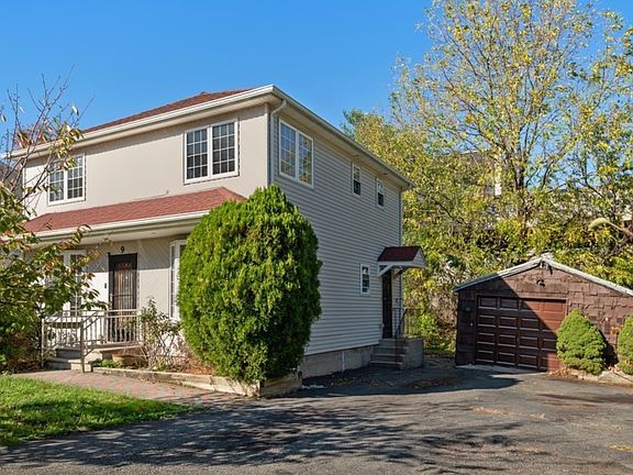 4th image of 9 Cherry Brook Pl N
