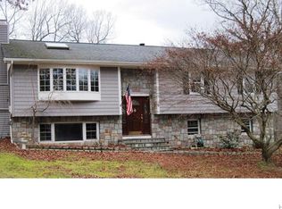 9 Jean Dr, Cortlandt Manor, NY 10567