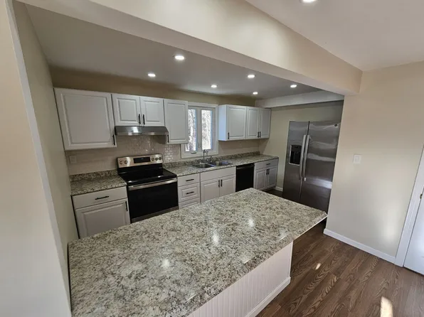 1230 Smyth Rd #2, Hooksett, NH 03106