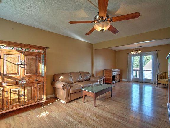 5th image of 1725 Lakeview Dr #72