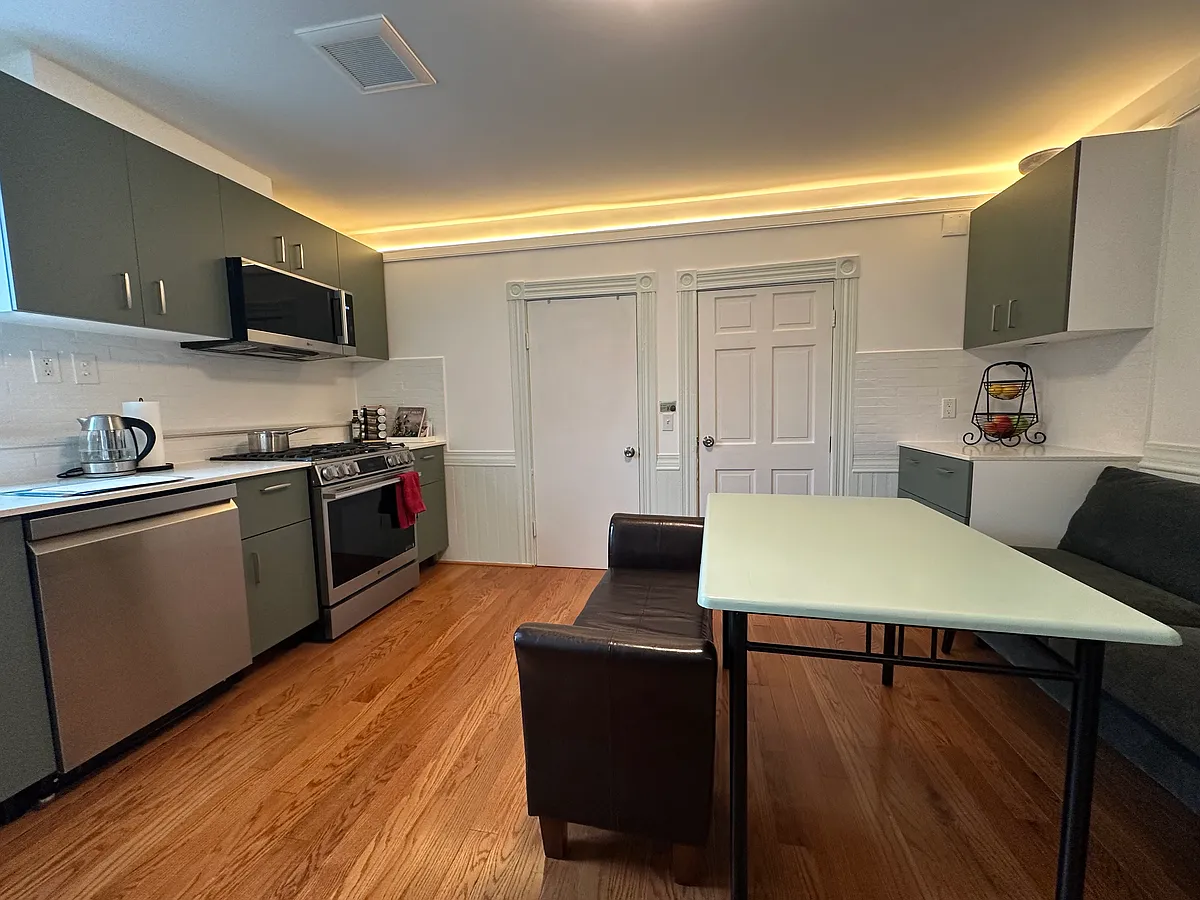 Photo 2 of 11 - 10 Fulkerson St #2R - Cambridge, MA Building Photo - 10 Fulkerson St #2R