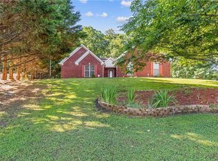 462 Flyway Ln, Winder, GA 30680