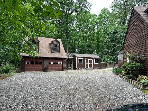 4th image of 1204 Huntersdell Pl