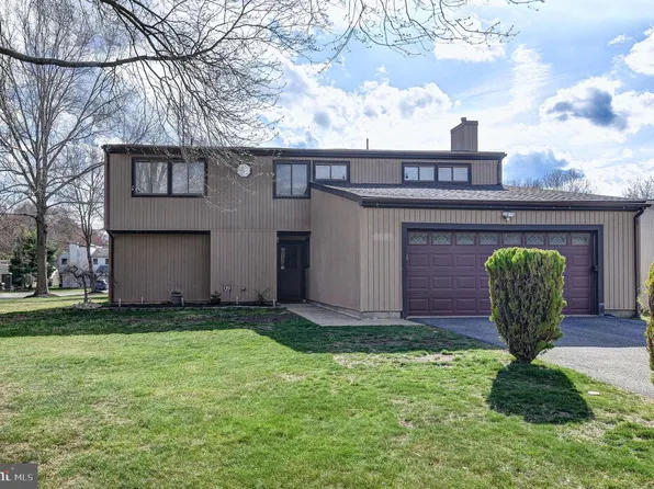 139 Dawn Ct, Old Bridge, NJ 08857