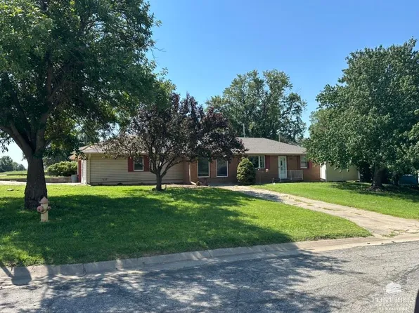 304 W 17th St, Concordia, KS 66901