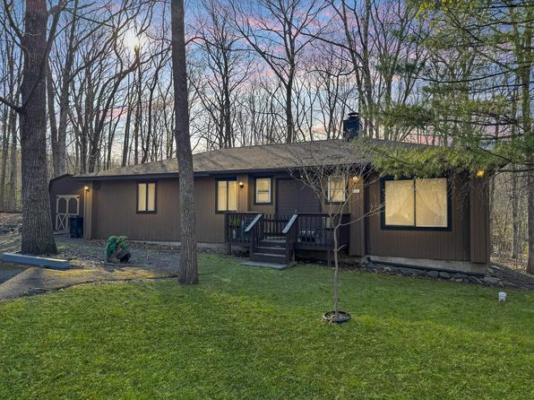 141 Inverhouse Rd, Henryville, PA 18332