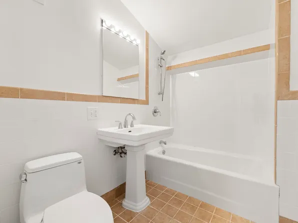 300 Communipaw Avenue image 26 of 50