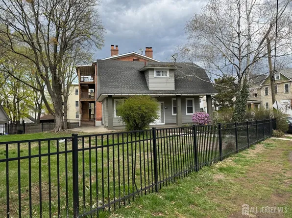 86 Harvey St, New Brunswick, NJ 08901