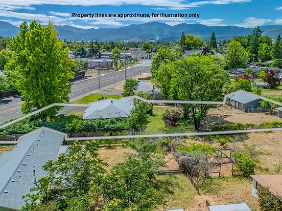 4th image of 1375 Crater Lake Ave