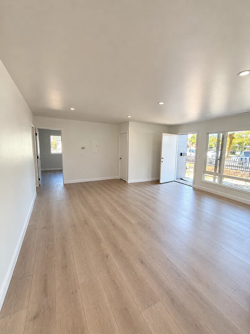 Beautifully Renovated 3-Bedroom, 2-Bathroom Home in San Mateo — Photo 2