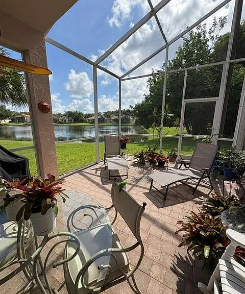 471 Lismore Ln — Photo 17