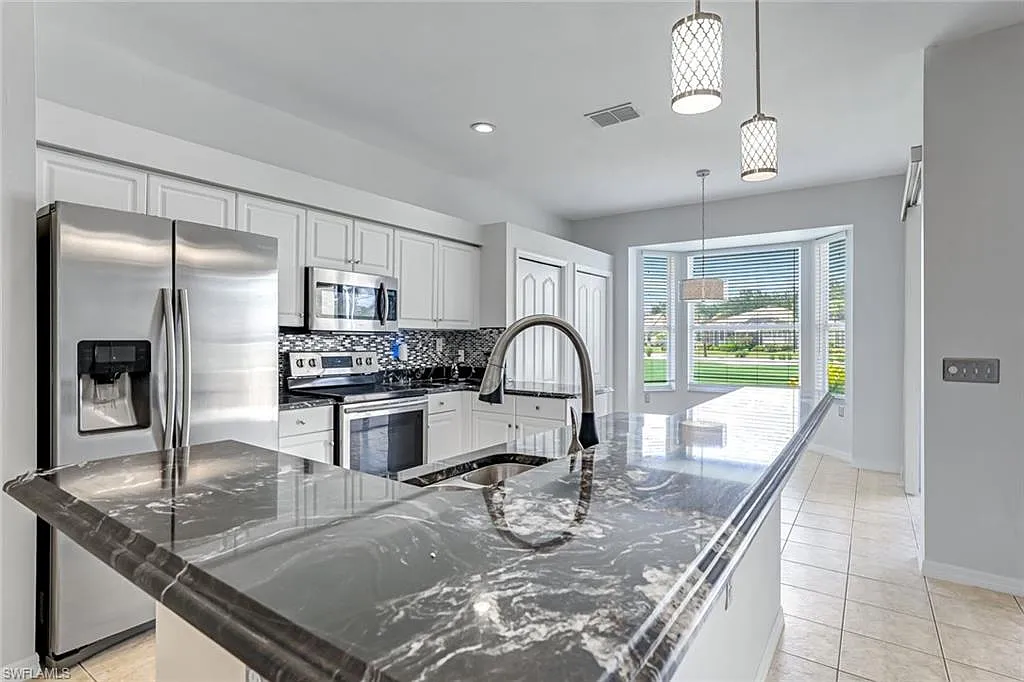 2 bed, 2.0 bath, 1307 sqft, $2,175 — Photo 1